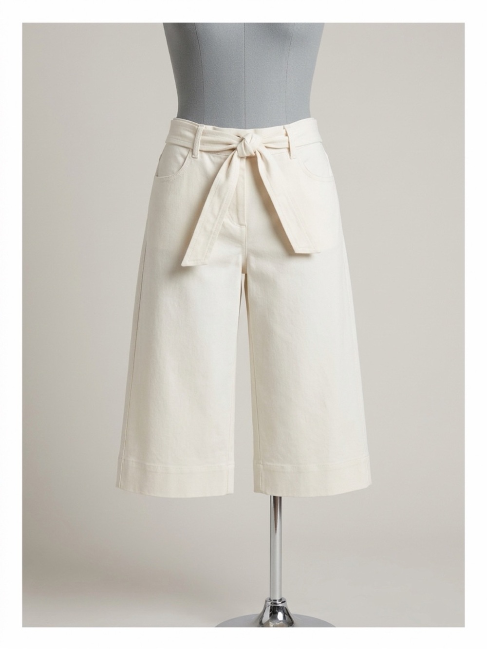 Piazza Sempione NWOT Long Shorts, white cotton w/stretch, tie Belt, IT44/US8